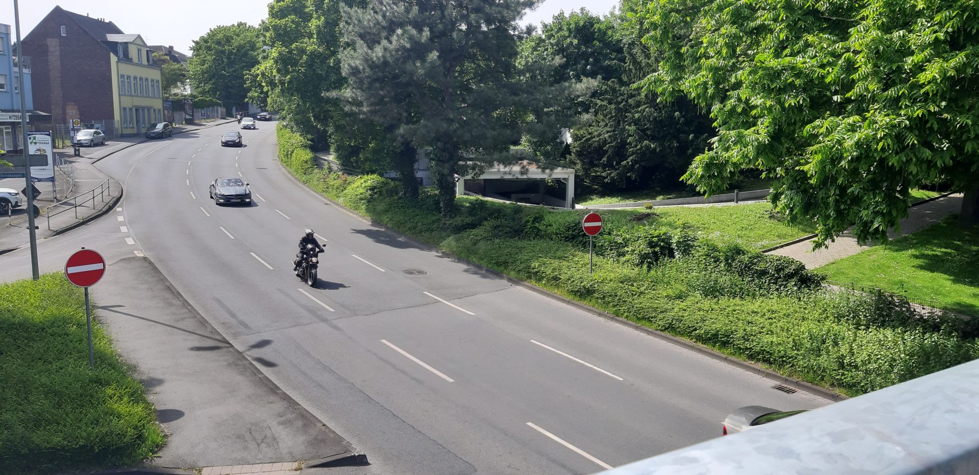 Unfallflucht Auf Dem S Dring Autofahrer Streift J Hrigen Und F Hrt