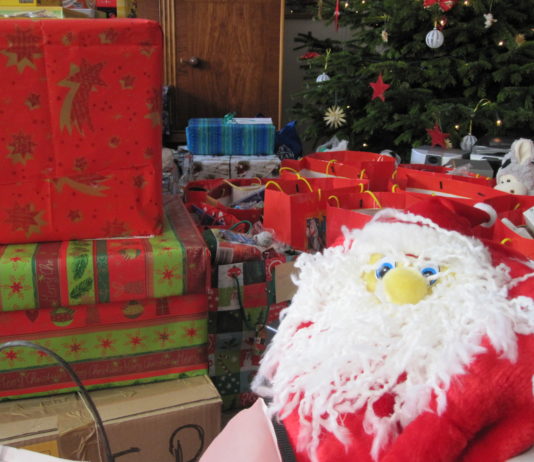 „Es gibt jemanden, der an dich denkt“ – Stadt Bergkamen sucht Geschenkepaten für Kinder und Senioren