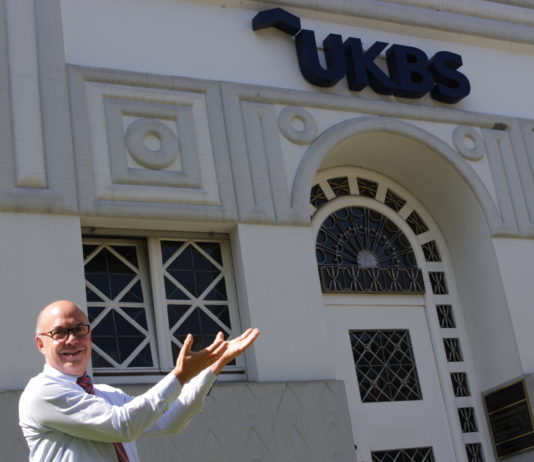 Eine Ära endet: Wechsel an der Spitze der UKBS – Matthias Fischer geht in den Ruhestand