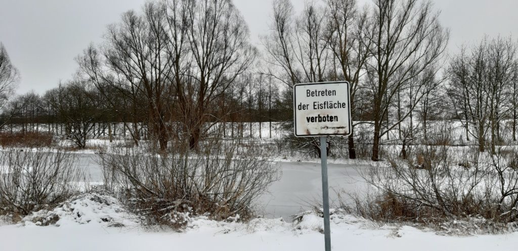 Bergkamen 10Jähriger bricht in zugefrorenen Teich ein Anwohner