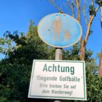 Fliegende Golfbälle Frö