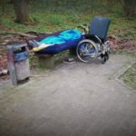 Obdachloser auf Bank im Bornekamp