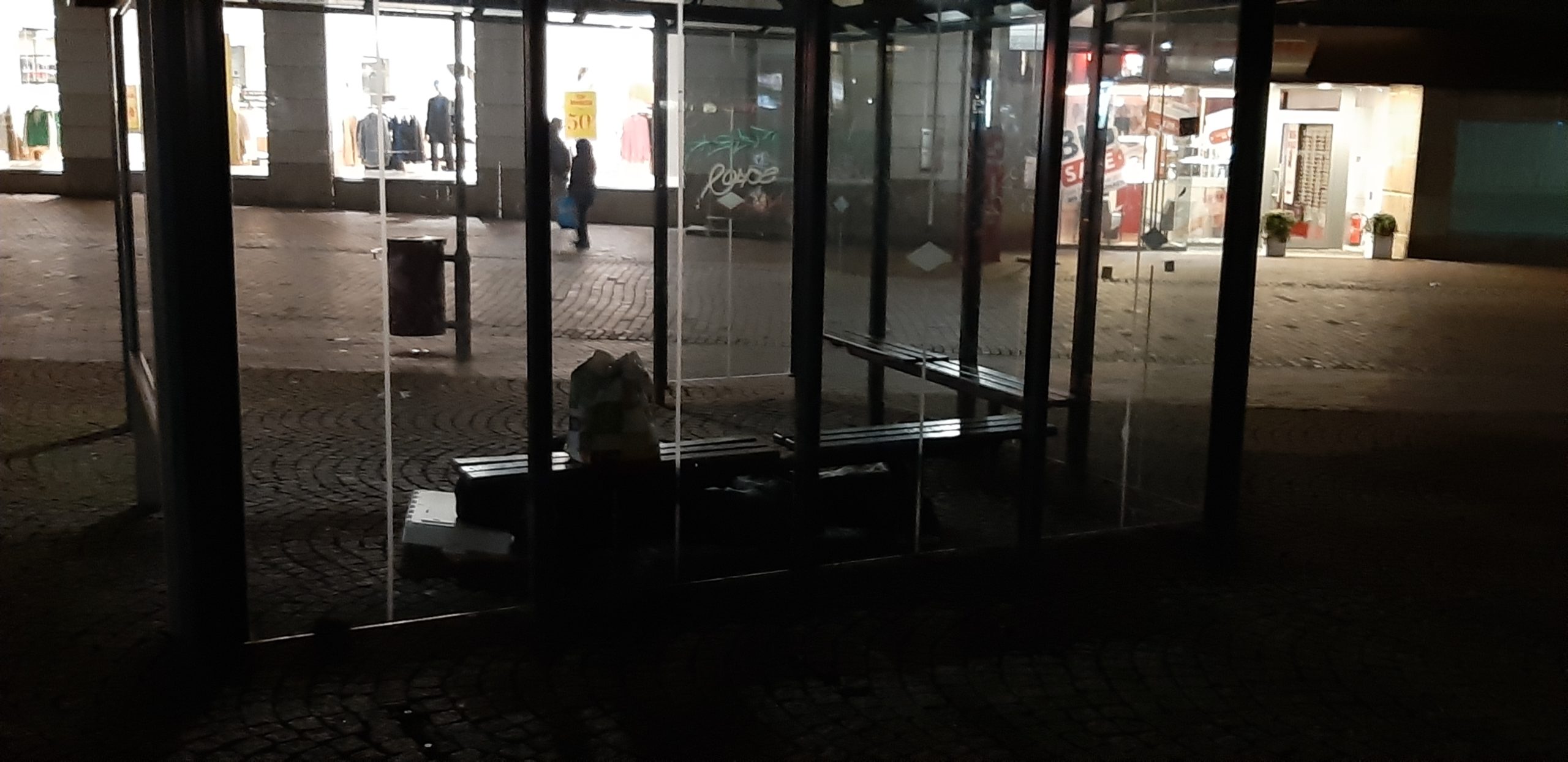 Einsame-kalte-Schlafstatt-auf-Unnas-Rathausplatz-Man-kann-Hilfe-anbieten-aber-nicht-aufzwingen-