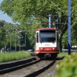 „Telefonieren Sie bitte etwas leiser“ – Aggressiver Fahrgast in Stadtbahn sticht mit Klappmesser zu