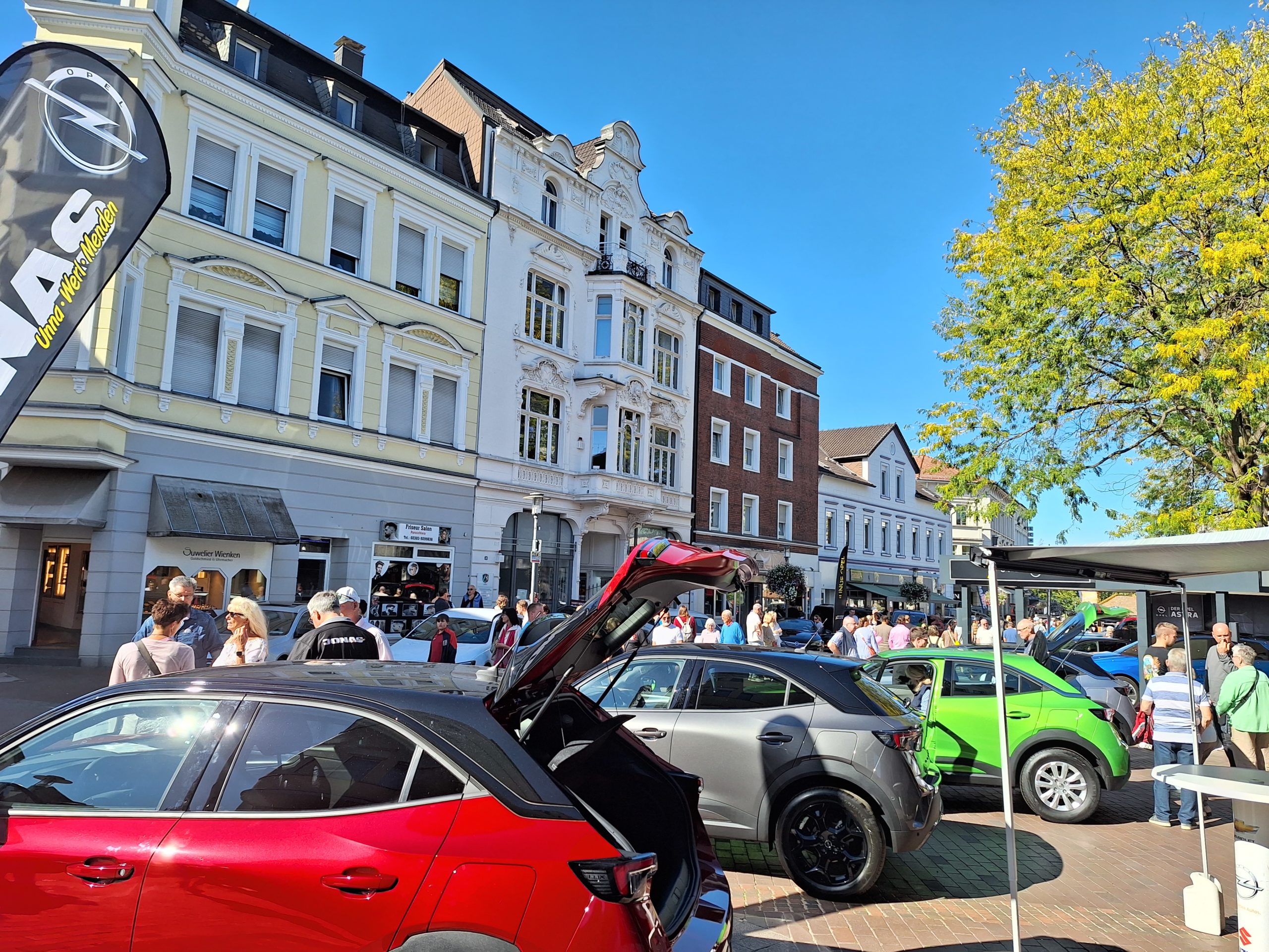 Die-City-als-Parkplatz-Autoschau-mit-Shopping-Sonntag-in-Unna