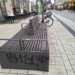 Massener St Bänke verschmiert