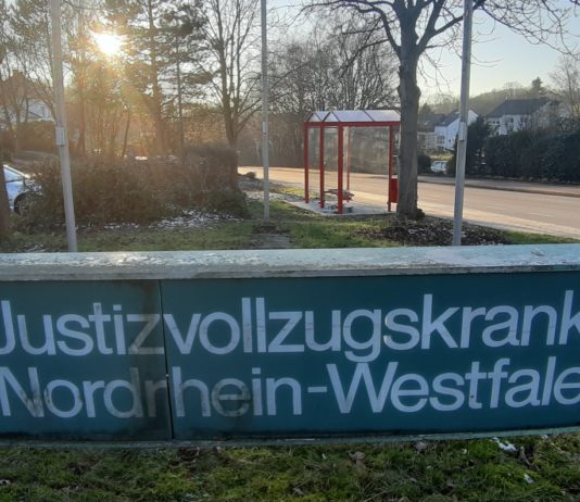 Feuer in Justizvollzugskrankenhaus Fröndenberg – Zwei Personen in intensivmedizinischer Betreuung