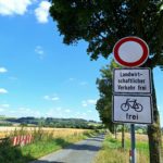 Durchfahrt verboten Radler frei Namenloser Wirtschaftsweg Frö