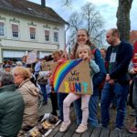 Demo Demokratie Frö 2025 Kind bunt