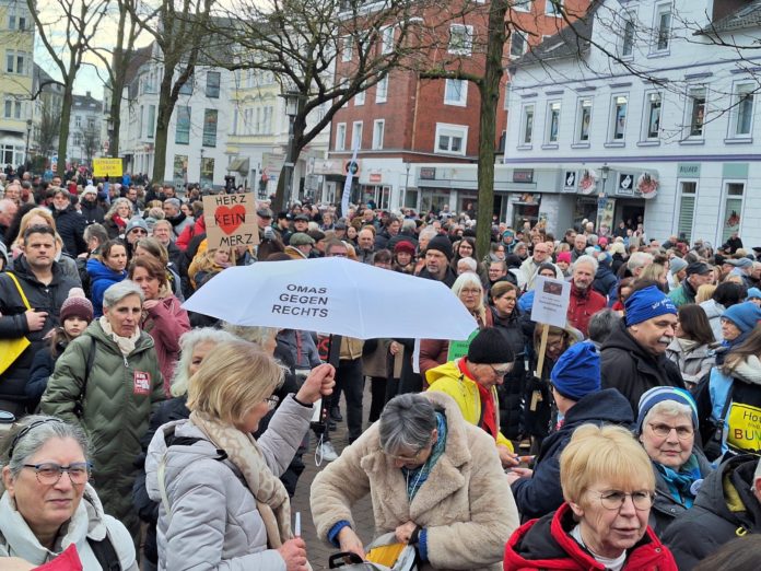 Omas gegen Rechts Herz für Merz