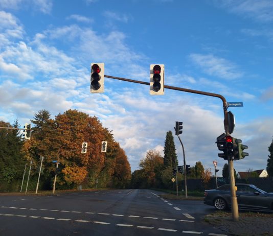 „Geschichten von der Kreuzung B1-/Hertingerstraße… ein Tor zu einem anderen Universum“