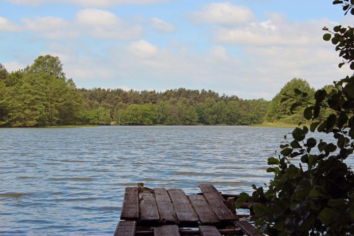 lake-194736_960_720