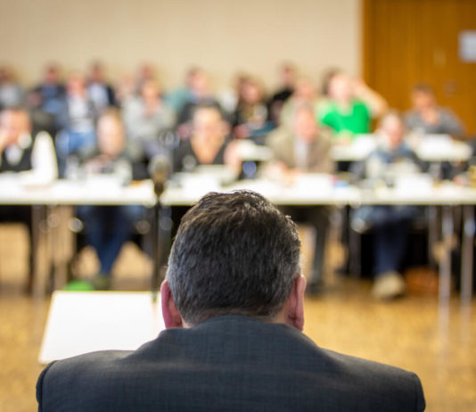 Neuer Kreistag konstituiert sich unter Landrat Löhr (SPD) – 13 Ausschüsse und vier Gremien gebildet