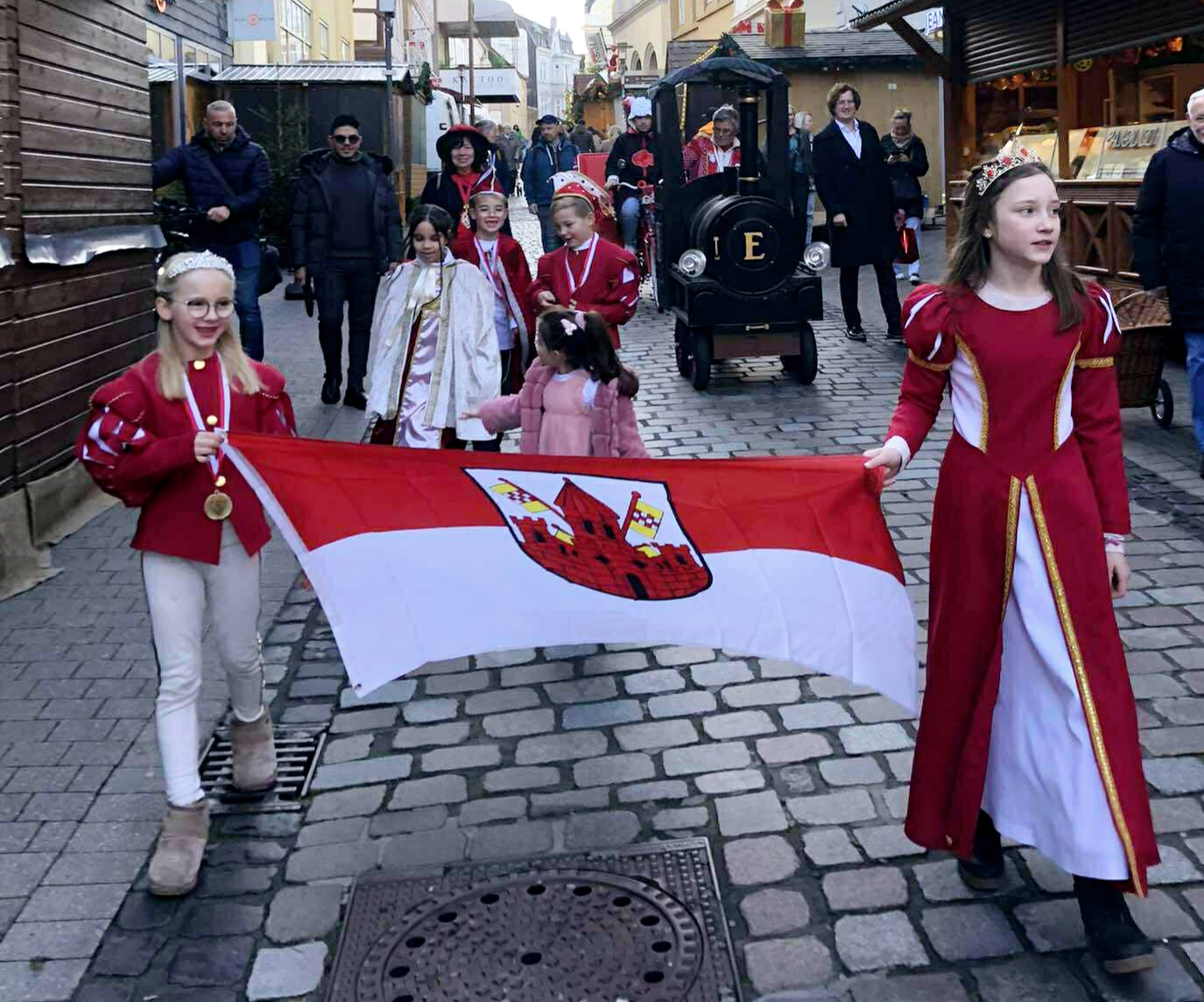 -Seit-70-Jahren-Narretei-die-Kids-von-Unna-sind-dabei-5-Jahreszeit-mit-Helau-er-ffnet
