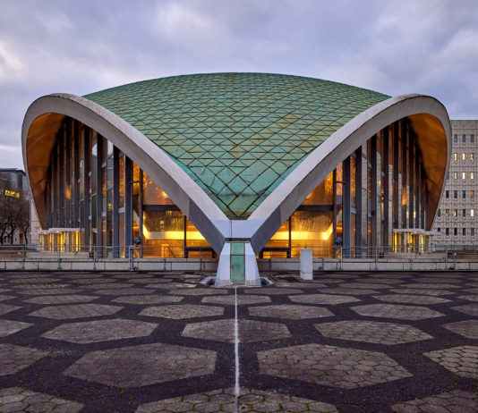 Verbot von Kultur-Events am Volkstrauertag: Theater DO bedauert Entscheidung aus Arnsberg „außerordentlich“