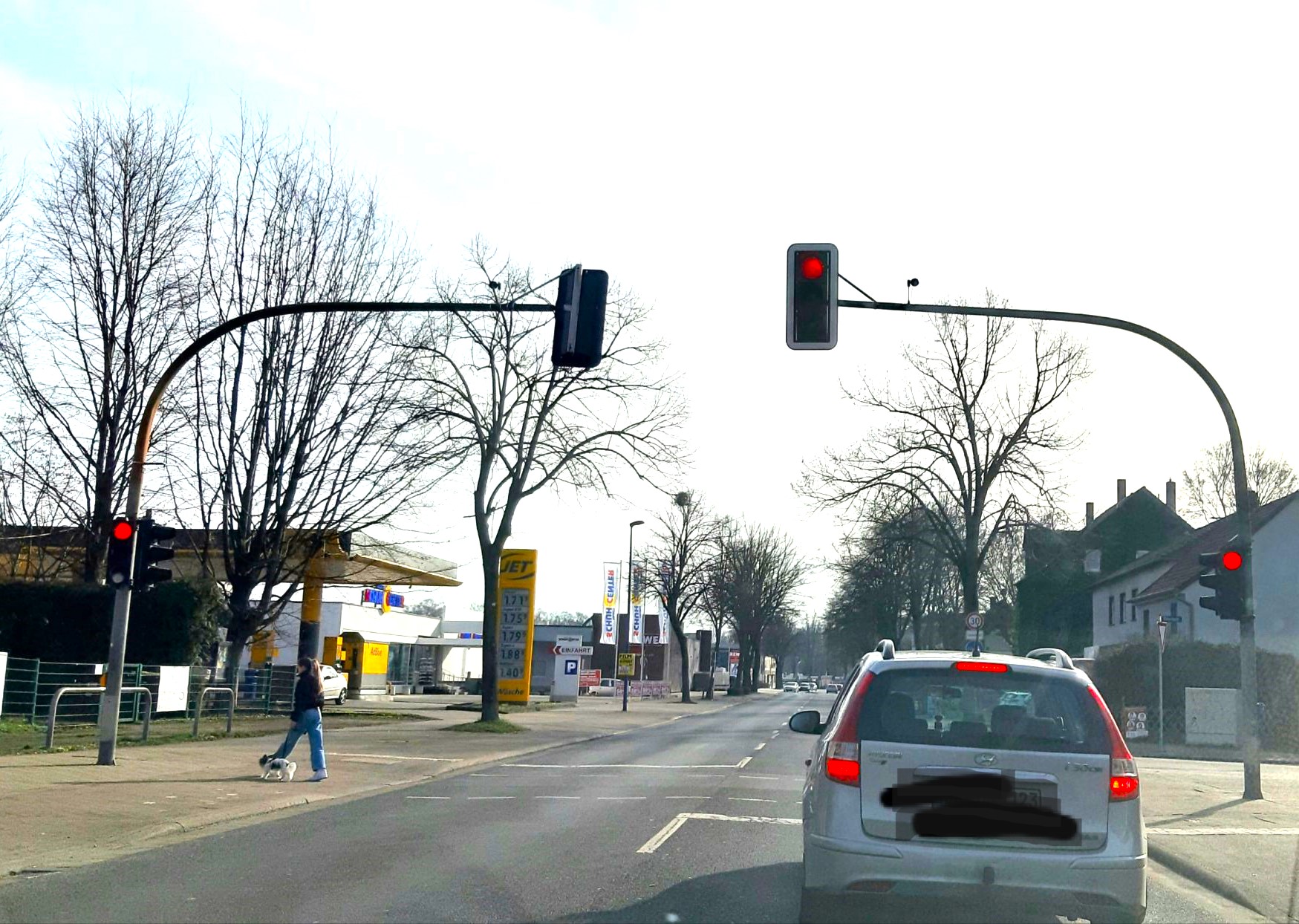 Unfall-mit-zwei-Verletzten-auf-Kamener-Stra-e-Autofahrerin-nimmt-Rollerfahrer-16-die-Vorfahrt