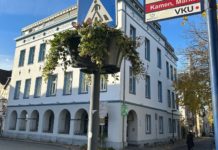 Neue Blumenampeln in Kamener City als Zeichen „für einladendes Stadtzentrum, das von Gemeinschaftssinn geprägt ist“