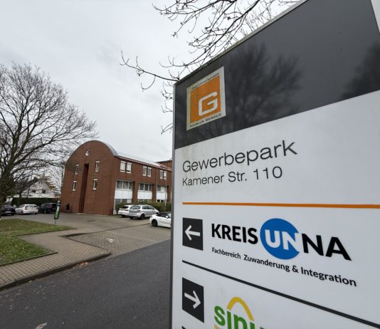 Kreis-Ausländerbehörde schafft jetzt 70 bis 100 Anträge am Tag – Aufenthaltstitel online beantragen