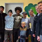 „Stimmungs- und Kraftbooster“ für die kleinen Patienten – BVB-Profis besuchten Dortmunder Kinderklinik