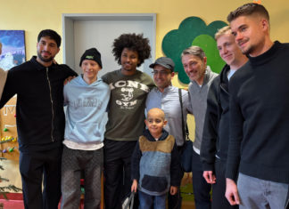 „Stimmungs- und Kraftbooster“ für die kleinen Patienten – BVB-Profis besuchten Dortmunder Kinderklinik