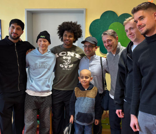 „Stimmungs- und Kraftbooster“ für die kleinen Patienten – BVB-Profis besuchten Dortmunder Kinderklinik