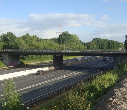 Alte Autobahnbrücke in Massen ab Freitag dauerhaft noch einspurig befahrbar – auch für Radler