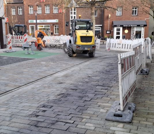 Vier Monate nach großer Eröffnungsfeier: Fröndenbergs „neue City“ wird schon wieder aufgerissen