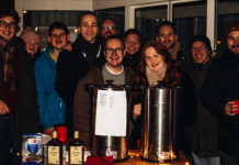 Jusos Lünen sehen sich als „echtes Team“ mit SPD – Jahresabschluss mit Glühwein und neuem Mitglied vor SPD-Büro