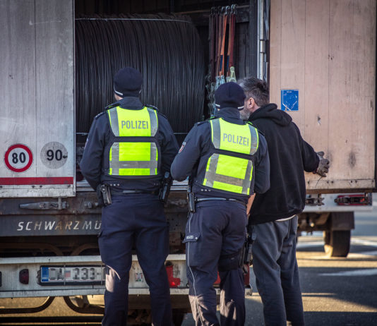 „Ich komme mit, der ist eh positiv“: Sonderkontrolle an B233-Ausbauende in Fröndenberg