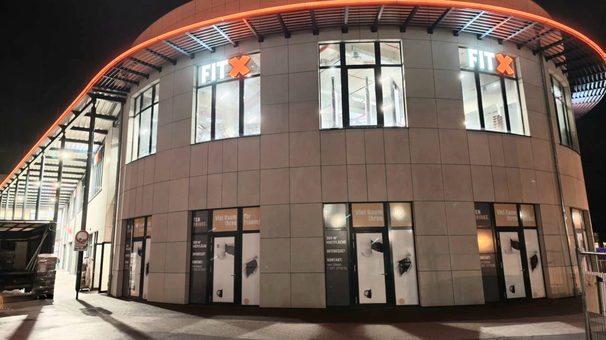 Bauger-st-ist-abgebaut-Fassade-des-Einkaufszentrums-Neue-M-hle-nach-vier-Monaten-fertig-saniert