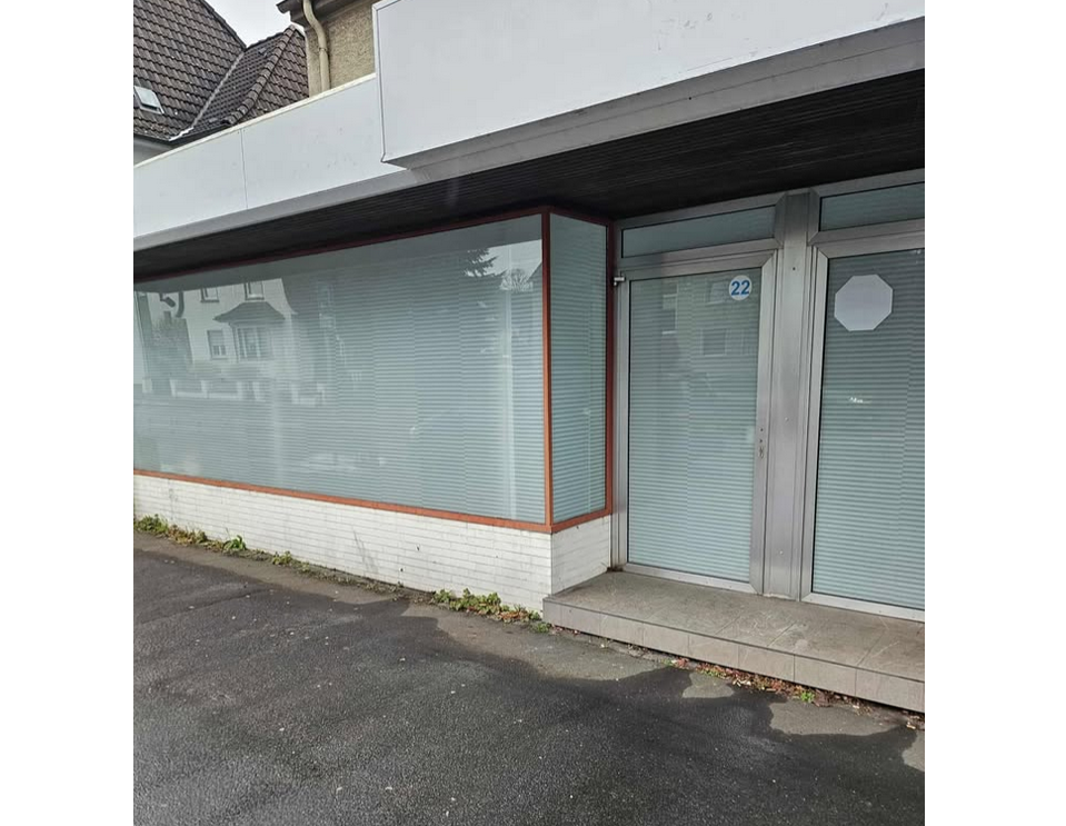 W-rme-Kleidung-Essen-Bergkamener-Gesch-ftsinhaberin-ffnet-Ladent-r-f-r-Obdachlose-inklusive-ihren-Tieren