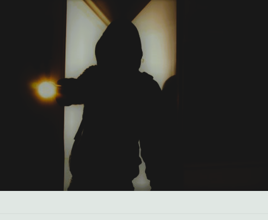 Reinigungskraft überrascht um 4 Uhr früh Einbrecher in Kamener Arztpraxis