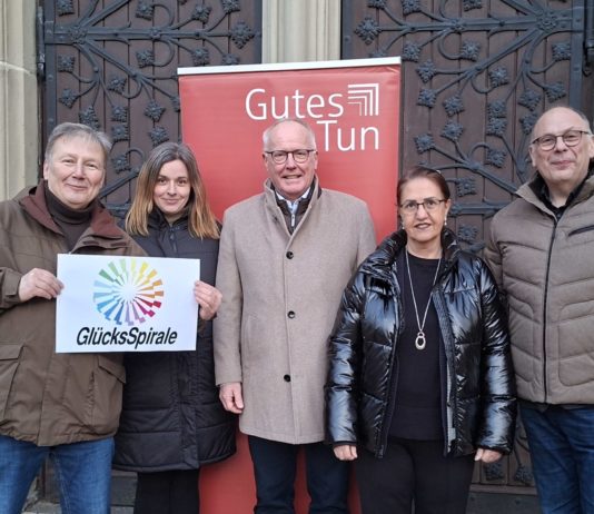 Großspende unter Zutun der Sparkasse UnnaKamen sichert halbe Stelle der Flüchtlingsberatung in Unna