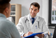 AOK ist zum Weltkrebstag besorgt: Nur eine Minderheit im Kreis Unna nutzt Krebsvorsorge – Männer noch weniger als Frauen