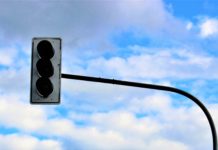 Ampel fiel aus – Crash auf Kreuzung B1/Iserlohner Straße in Unna mit Verletzter und zertrümmerter Ampelanlage