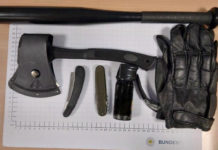 Mit Axt, zwei Messern, Baseballschläger und Pfefferspray am Großstadtbahnhof – „zur Selbstverteidigung“