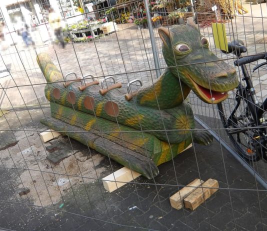Schwingdrache „Urmel“ in Unnas Bummelzone muss Pause machen