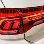 Rasende Flucht vor Polizei mit Frau und drei kleinen Kindern im Auto – Mercedes durchbricht Schutzplanke der A2 bei Lünen