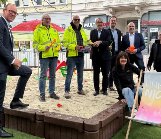 Sand, Strandkörbe, Liegestühle – Unnas Sommersandkasten „XL“ diesmal mit Bürgermeisterpräsenz eröffnet