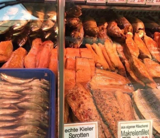 Nachfolgerin für Fisch Schröter auf Unnas Wochenmarkt bietet sogar Original-Schröter-Rezepte