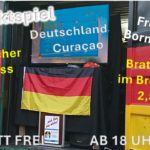 Public Viewing vor großem TV im Bornekampbad Unna