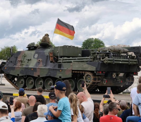 Messer, Hausfriedensbrüche: Anzeigen und Platzverweise am Tag der Bundeswehr