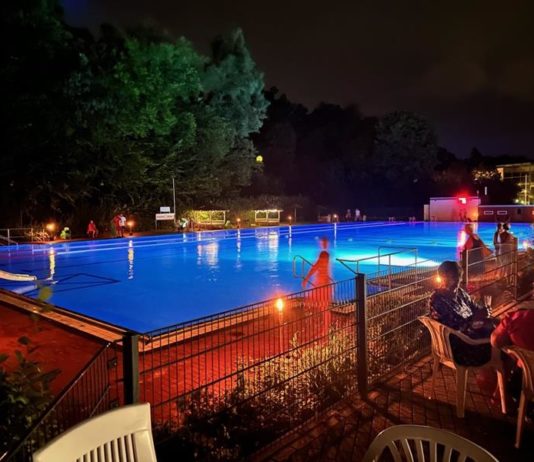 Abkühlung bis 23 Uhr am Hitze-Samstag im Löhnbad Fröndenberg – Snacks vom Grill, Eis, Bier und Wein