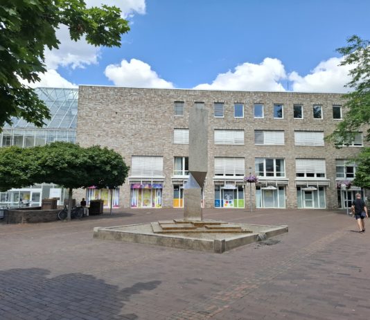 Nicht mit Gesundheitsamt abgestimmt: Stadt Unna muss Sprühnebeldusche schon wieder trockenlegen