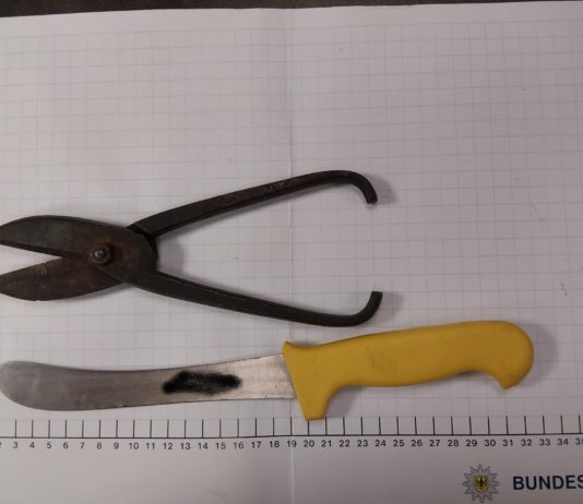 Trotz Waffenbesitzverbot Fleischermesser und Blechschere in der Tasche: Dortmunder laut streitend am Bahnhof erwischt