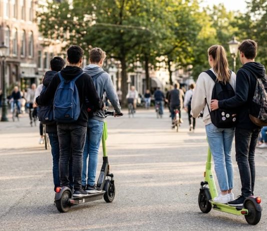 E-Scooter mit 3 Jugendlichen prallt auf Schulhof in DO-Hörde gegen 11-Jährige – Kind ins Krankenhaus