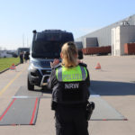 Polizei wiegt vor den Sommerferien wieder kostenlos in Kamen Wohnmobile und Caravans