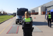 Polizei wiegt vor den Sommerferien wieder kostenlos in Kamen Wohnmobile und Caravans