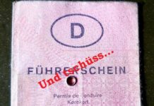 Fröndenberger (24) meldet Wildunfall bei der Polizei – und wird Auto, Führerschein und Handy los