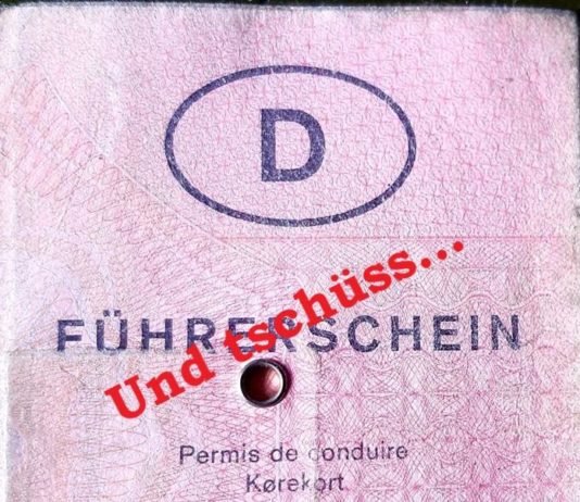 Fröndenberger (24) meldet Wildunfall bei der Polizei – und wird Auto, Führerschein und Handy los